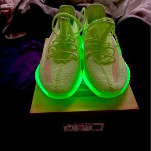 Adidas yeezy boost 350V2 Glow
